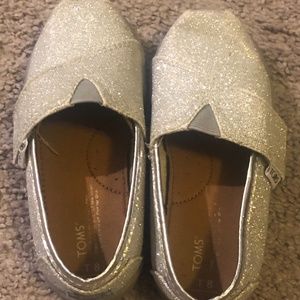 TOMS Girls Silver Glimmer Tiny -  Size 8